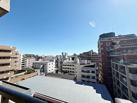 陽当たり・通風・開放感に恵まれた環境です。