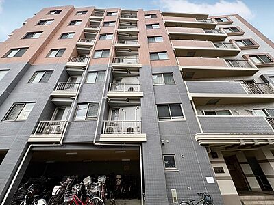 外観:飽きのこないシンプルモダンな外観です。 外観:飽きのこないシンプルモダンな外観です。
