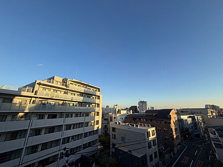 眺望や窓からの景色が良いと、家で過ごす時間も快適です。