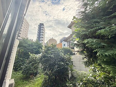 眺望や窓からの景色が良いと、家で過ごす時間も快適です。