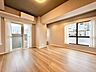 子供部屋：清かで艶やかな時間をもたらしてくれる室内です。