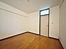 子供部屋：清かで艶やかな時間をもたらしてくれる室内です。