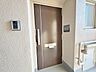 玄関：清潔感のある落ち着いた雰囲気の玄関です。