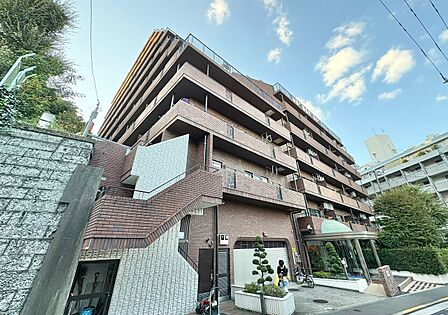 飽きのこないシンプルモダンな外観です。
