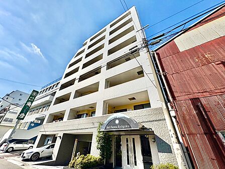 飽きのこないシンプルモダンな外観です。