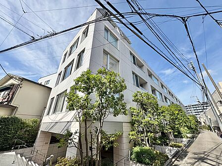 飽きのこないシンプルモダンな外観です。