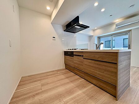 使いやすくスタイリッシュなキッチン空間になっております。※リフォーム施工例