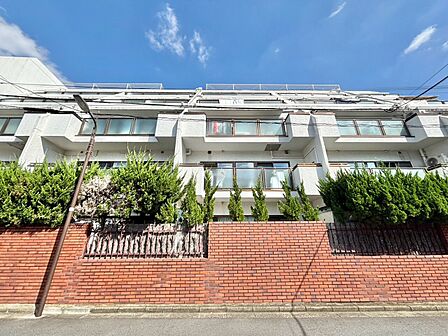 飽きのこないシンプルモダンな外観です。