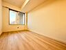 子供部屋：清かで艶やかな時間をもたらしてくれる室内です。