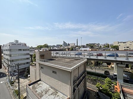 陽当たり・通風・開放感に恵まれた環境です。