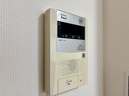 誰が来てもわかる様にモニター付きインターホンを設置。