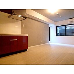 ウェルスクエアイズム三軒茶屋 1階1LDKのリビング/ダイニング