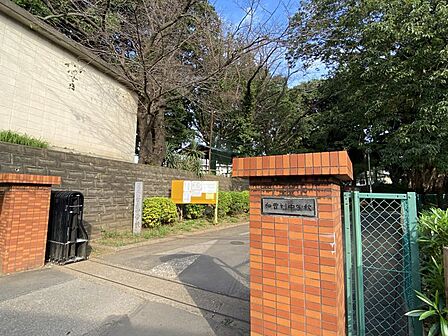 加曽利中学校まで 1100m 徒歩約14分●1947年創立の中学校です。校訓「自学 礼儀 勤労」教育目標「豊かな心をもち 自ら考え学び行動できる生徒の育成」
