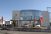 銀行「烏山信用金庫岡本支店まで1619m」