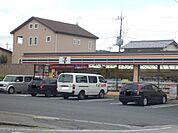 コンビニ「セブンイレブン河内下岡本店まで95m」