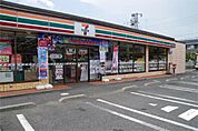 コンビニ「セブンイレブン 河内下岡本店まで413m」