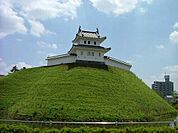 公園「宇都宮城址公園まで618m」