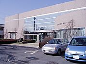図書館「高根沢町図書館まで1874m」