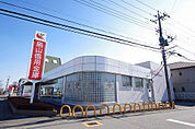 銀行「烏山信用金庫平松支店まで413m」