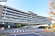 荒川区役所（453m）