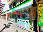 ファミリーマート（699m）
