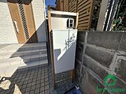 宅配ボックス。不在時でも安心して、宅配物の受け取りが可能。
