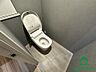 トイレ：タンクレストイレに交換済み。スタイリッシュでお手入れしやすいトイレです。