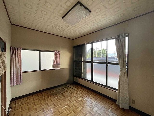 室内 伊勢崎市宮前町