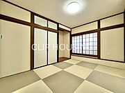 穏やかな風と陽光を導き、プライバシーに配慮された設計プランを採用し、居住性を一段と心地よいものにしています。明るく開放的な空間を演出しております。