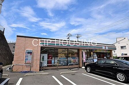 セブンイレブン横浜笹下5丁目店 徒歩4分。 250m