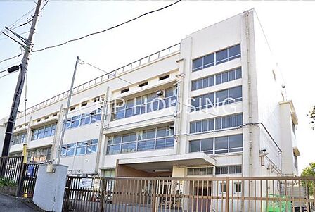 横浜市立日下小学校 徒歩3分。 210m