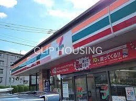 セブンイレブン横浜左近山団地店 徒歩9分。 690m