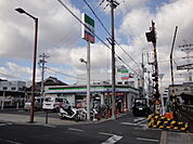 ファミリーマート 大阪金剛駅前店（255m）