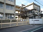 堺市立登美丘東小学校（375m）