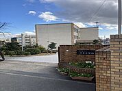 名古屋市立片平小学校【教育理念】自立・公共・共生・創造【教育目標】自ら考え、思いやりをもって行動する子どもの育成【育てたい子ども像】確かな学力（知）豊かな心（徳）健康な体（体） 1640m