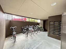 ユニーブル鹿山 集合ポスト・駐輪場