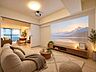 洋室：リビングとつながるお部屋は、お客さまが遊びに来た時にも使えますし、ちょっと疲れた時にお昼寝できるのもうれしいですね。※実際の写真に家具や調度品をCG合成したものです。