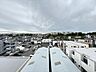 その他：南バルコニーからの眺望です。遮る建物が少なく、空と街並みを一望できます。
