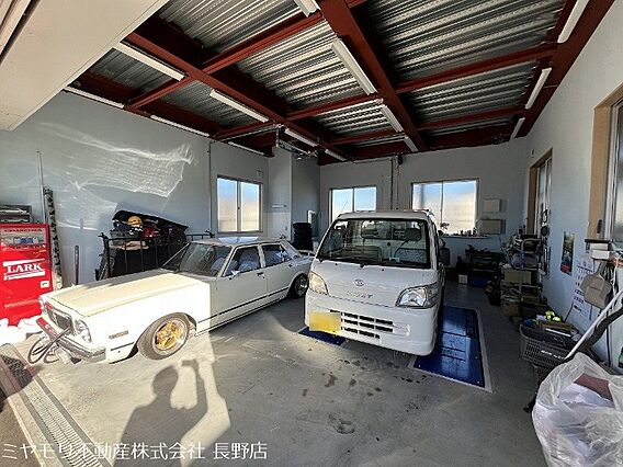 整備工場
