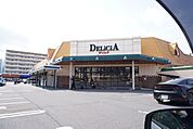デリシア石芝店 890m