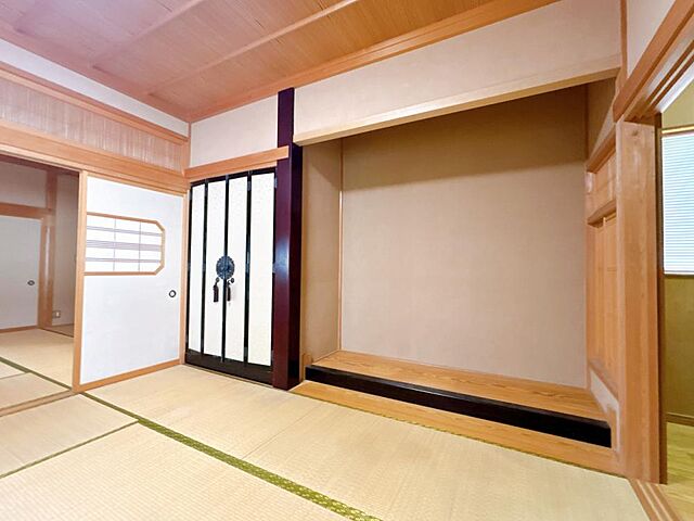 室内 黒部市三日市2868-16