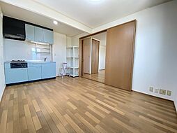 ドルフスクエアー 2階1LDKのリビング/ダイニング