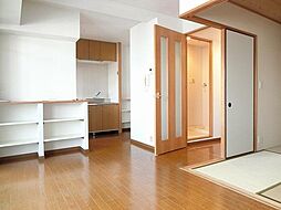 フレア・ブローリー 203 2階3LDKのリビング/ダイニング