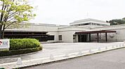 【栗東市立図書館】周辺には栗東歴史民俗博物館、栗東運動公園などあります。図書の貸し出し、予約・取り寄せ、電子書籍の貸出し、インターネット端末の利用が可能です。学習室や子供向けの絵本コーナーがあります…