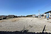【分譲地全体】仕事帰りにスーパーへ。忙しい共働き世帯を支える、充実の周辺環境です。