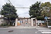 鏡山小学校 820m