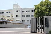 【松原中学校】草津グリーンスタジアムの近くに立地する中学校です。学びを実感できる授業づくり・学ぶ気意欲を引き出す学習集団づくり・子どもの為に一丸となって取り組む学校づくりを取組事項としています…