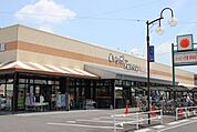 【ハッピー六原草津店】青果、水産、精肉、惣菜といった生鮮食料品をメインに、毎日のお買い物に便利な品が揃います。滋賀県道143号下笠大路井線沿いにある地元に密着したスーパーです。 1690m