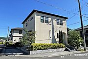 ■空き物件につき即内覧可■陽当たり×通風良好の三方角地！■広々LDK22.7帖＋床暖房＋書斎付き♪