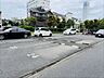 駐車場：【駐車場】ファミリーカーも悠々駐車できるスペースです。お車好きにはたまらないですね！